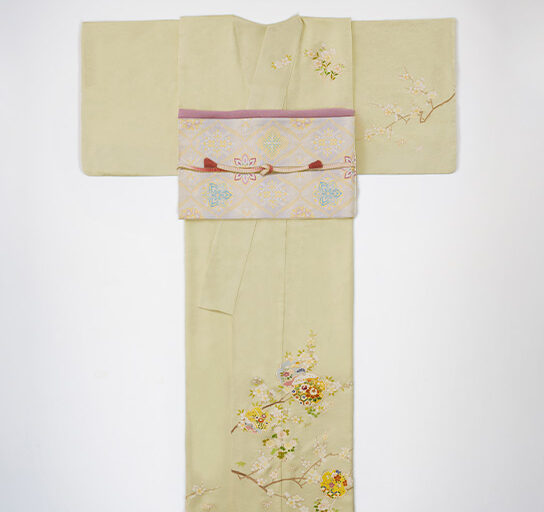 薄ヒワ雪輪牡丹に桜